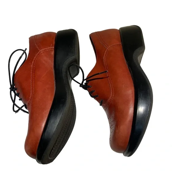 Dromedaris Red Oxfords Anti-Skid Outsoles with Rocker Bottoms Size US 7 - Picture 10 of 10